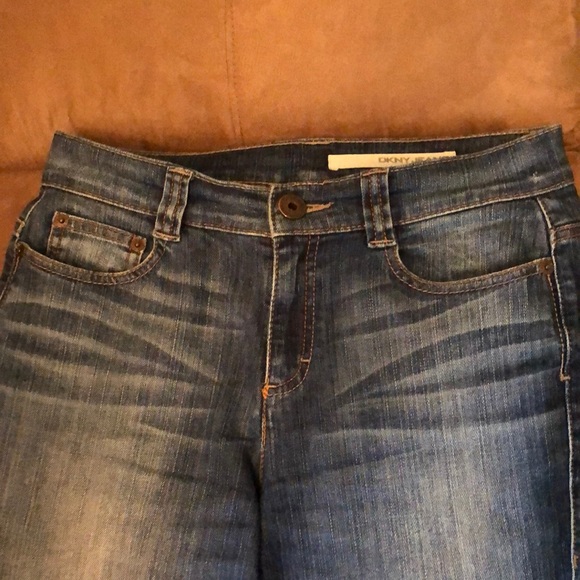 DKNY JEANS CLAM DIGGER DESIGN - Picture 2 of 8